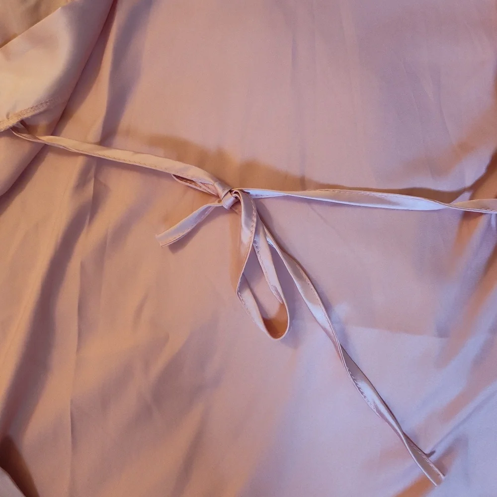 Robe - Picture 5 of 7